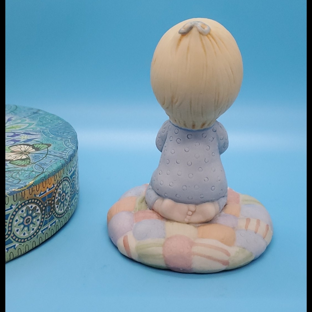 BETSEY CLARK HALLMARK figurine of child 'Just sending a little prayer your way' - Picture 6 of 8